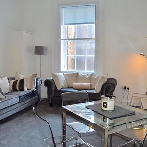 Apartment Spacious 3 Bedroom Flat In The Centre