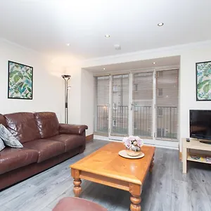 Apartment Beautiful 2 Bedroom Flat In Converted Distillery