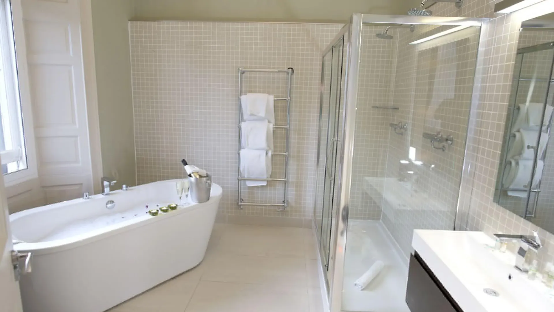 The Place Hotel Edinburgh 4*,